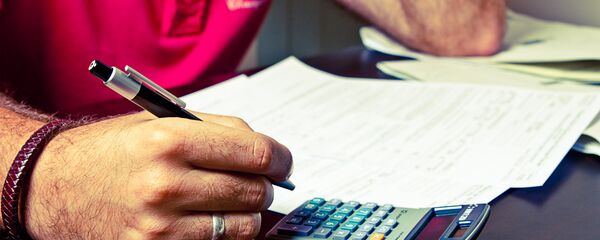 Calculando los impuestos - Sputnik Mundo