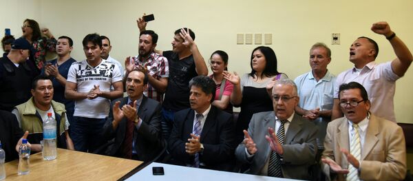 Los campesinos condenados en el marco del caso Curuguaty, y sus abogados durante el juicio en Asunción - Sputnik Mundo