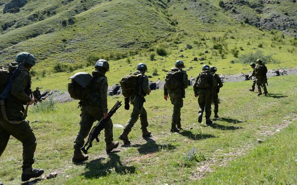 La competencia de las unidades militares alpinas 'Anillo de Elbrus' - Sputnik Mundo