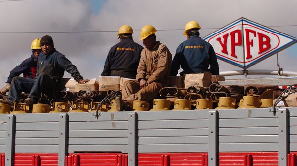 Trabajadores de YPFB - Sputnik Mundo