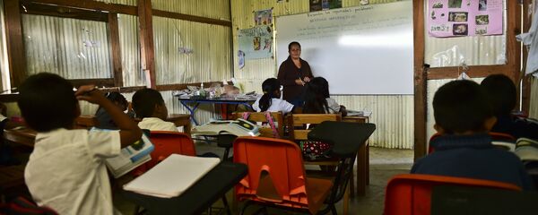 Una clase en la escuela rural de Adolfo Lopez Mateos en Oaxaca - Sputnik Mundo