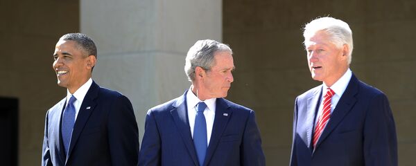 Presidente de EEUU, Barack Obama, y expresidentes George W. Bush y Bill Clinton - Sputnik Mundo