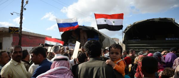 Entrega de ayuda humanitaria rusa en Siria - Sputnik Mundo