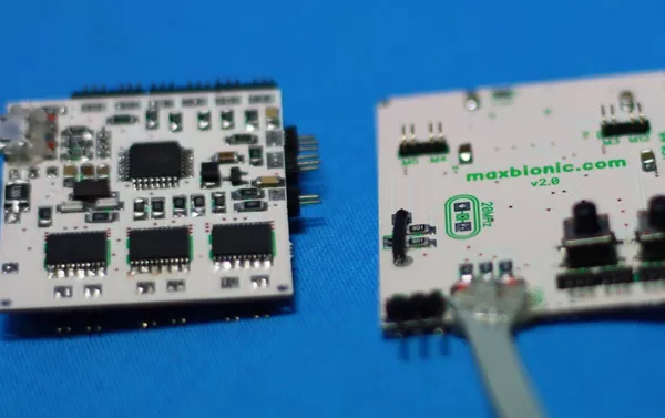 Los microchips de la prótesis biónica Maxbionic Los microchips de la prótesis biónica Maxbionic - Sputnik Mundo