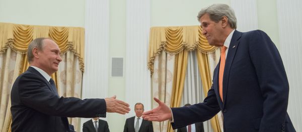 El presidente de Rusia, Vladímir Putin, y el secretario de Estado de EEUU, John Kerry El presidente de Rusia, Vladímir Putin, y el secretario de Estado de EEUU, John Kerry - Sputnik Mundo