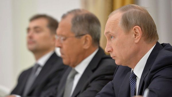 El presidente de Rusia, Vladimir Putin, y ministro de Exteriores de Rusia, Serguéi Lavrov durante la reunión con John Kerry, secretario de Estado de EEUU El presidente de Rusia, Vladimir Putin, y ministro de Exteriores de Rusia, Serguéi Lavrov durante la reunión con John Kerry, secretario de Estado de EEUU - Sputnik Mundo