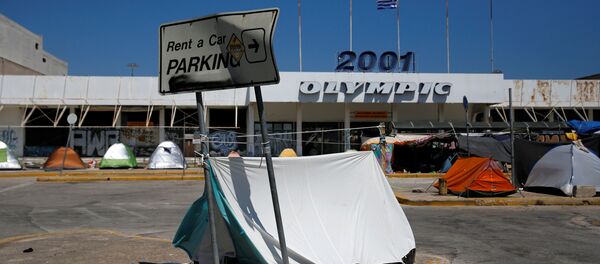 El centro de acogida de refugiados, habitado en el antiguo aeropuerto internacional ateniense de Hellenikon, Grecia - Sputnik Mundo