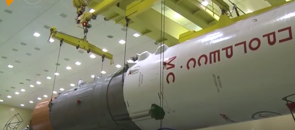 Así se ensamblan las naves espaciales rusas - Sputnik Mundo