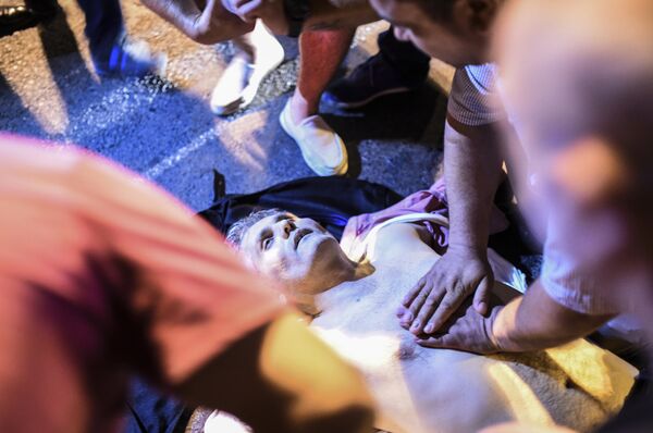 Un herido tras los enfrentamientos con la policía en el puente sobre el Bósforo - Sputnik Mundo