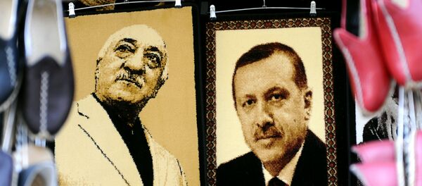 Los retratos de Erdogan y Gulen - Sputnik Mundo