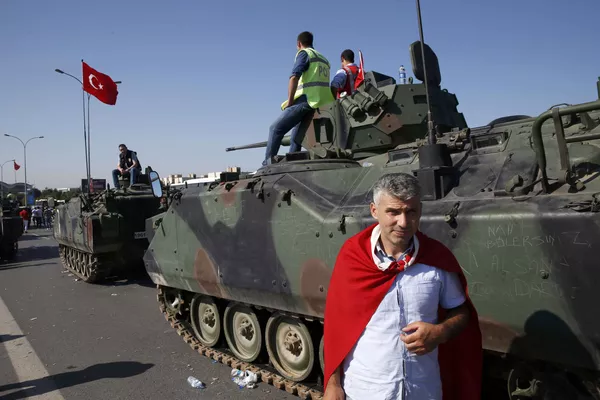La primera mañana después del fracasado intento de golpe de Estado en Turquía - Sputnik Mundo