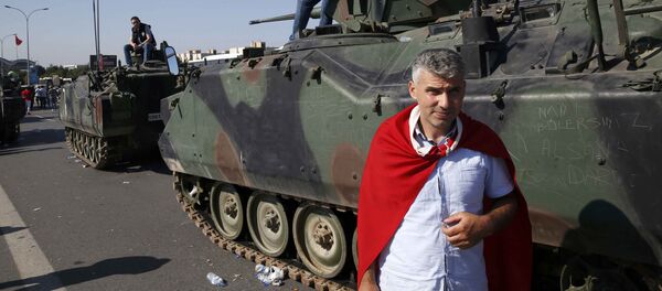 La primera mañana después del fracasado intento de golpe de Estado en Turquía - Sputnik Mundo