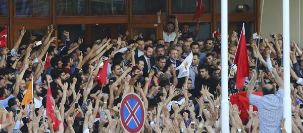 La primera mañana después del fracasado intento de golpe de Estado en Turquía - Sputnik Mundo