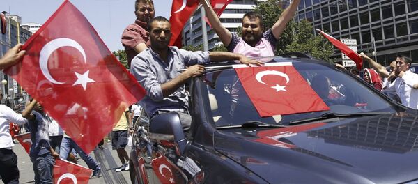 Partidarios del presidente turco en Ankara - Sputnik Mundo