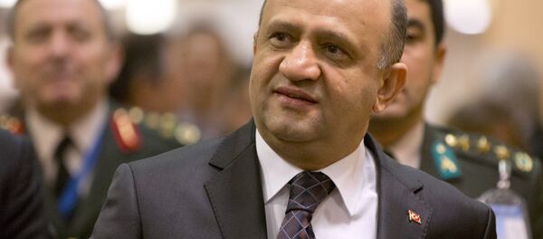 El titular turco de Defensa, Fikri Isik - Sputnik Mundo