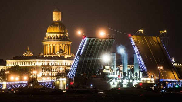 Símbolo de la revolución: el regreso del crucero Aurora a San Petersburgo - Sputnik Mundo