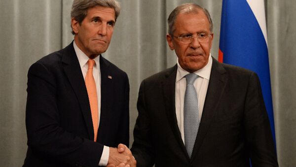 El secretario de Estado de EEUU, John Kerry, y el ministro de Exteriores de Rusia, Serguéi Lavrov - Sputnik Mundo
