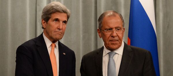 El secretario de Estado de EEUU, John Kerry, y el ministro de Exteriores de Rusia, Serguéi Lavrov - Sputnik Mundo