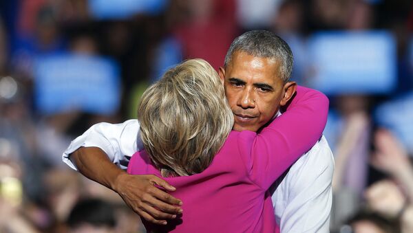 Barack Obama y Hillary Clinton - Sputnik Mundo