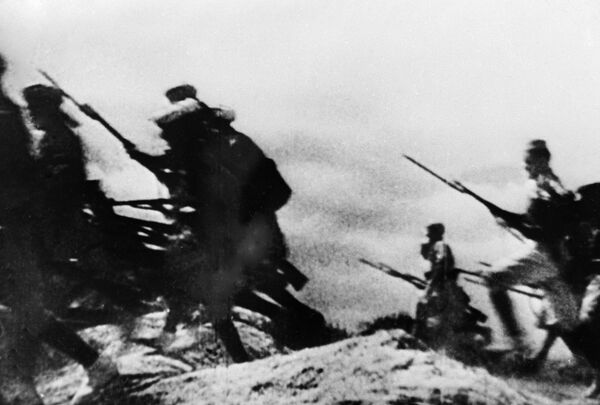 Ataque de los franquistas durante la guerra civil en España - Sputnik Mundo