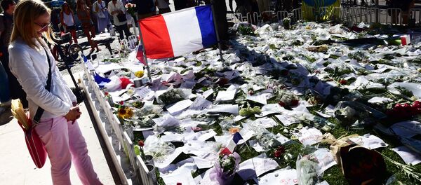 Memorial a los fallecidos en el atentado de Nizza, Francia  - Sputnik Mundo