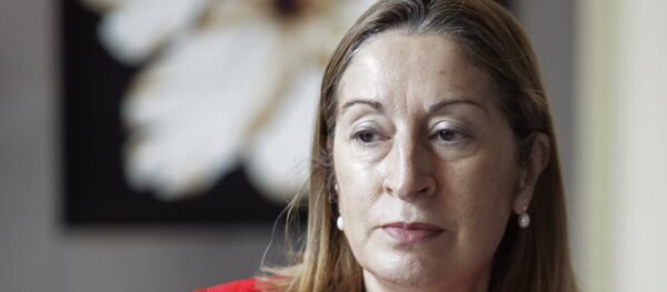 Spanish Public Works Minister Ana Pastor holds a meeting with the CEO of Spanish builder Sacyr, which leads the works on the Panama Canal's expansion, and executives of the Grupo Unidos por el Canal (GUPC) consortium, in Panama City, on January 6, 2014 - Sputnik Mundo