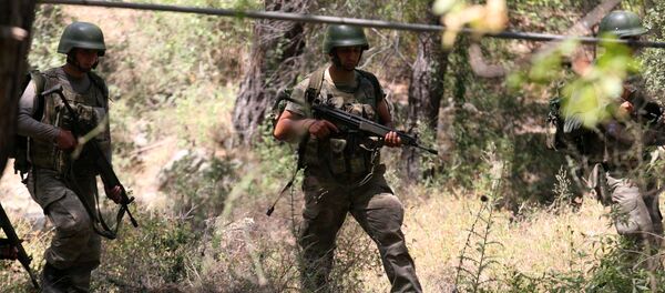 Soldados turcos buscando a militares desaparecidos - Sputnik Mundo