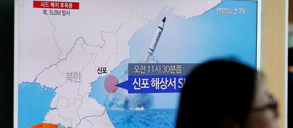 El lanzamiento de un misil balístico por Corea del Norte El lanzamiento de un misil balístico por Corea del Norte - Sputnik Mundo