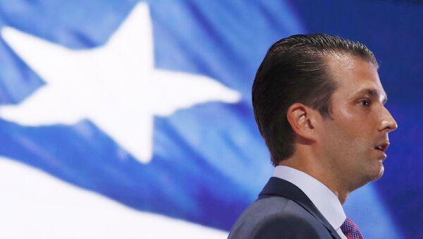 Donald Trump Jr. son of Republican U.S. presidential candidate Donald Trump tours the arena at the Republican National Convention in Cleveland - Sputnik Mundo