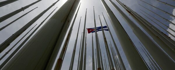 Bandera de Cuba frente de la embajada de EEUU en La Habana Bandera de Cuba frente de la embajada de EEUU en La Habana - Sputnik Mundo