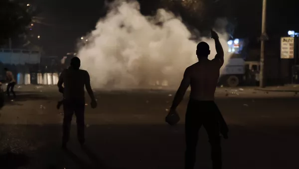 Manifestantes en Ereván - Sputnik Mundo