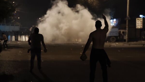 Manifestantes en Ereván - Sputnik Mundo