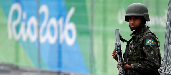 Un militar brasileño en Río de Janeiro - Sputnik Mundo
