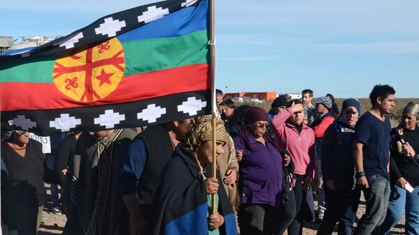 Mapuche indigenous people protest against the signing of a production agreement between Argentinian oil company YPF and US Chevron - Sputnik Mundo