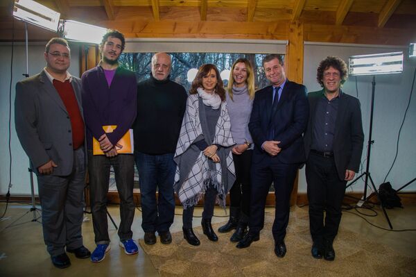 Cristina Kirchner recibe en su casa a periodistas de las agencias Sputnik, Reuters y Nodal, de las cadenas de televisión Telesur y a Al Jazeera y del periódico La Jornada - Sputnik Mundo
