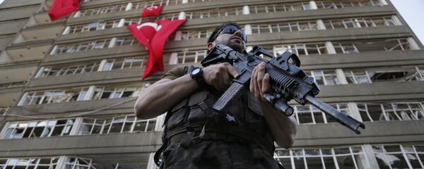 Un policía turco (archivo) - Sputnik Mundo