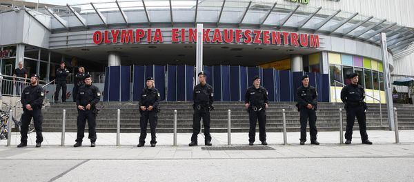 Los policias en Múnich tras el tiroteo Los policias en Múnich tras el tiroteo - Sputnik Mundo