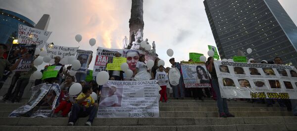 Familiares de 13 jóvenes secuestrados del bar Heaven en la ciudad de México Familiares de 13 jóvenes secuestrados del bar Heaven en la ciudad de México - Sputnik Mundo