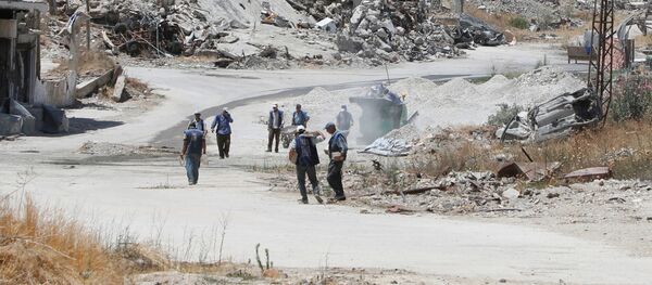 Los obreros, en las calles destruidas de Homs, Siria. Los obreros, en las calles destruidas de Homs, Siria. - Sputnik Mundo