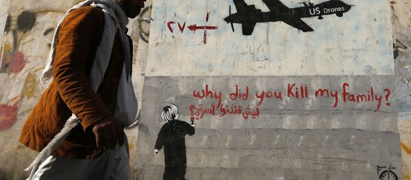 Un grafiti en Yemen denuncia los ataques de drones estadounidenses. Texto: ¿por qué han matado a mi familia? - Sputnik Mundo