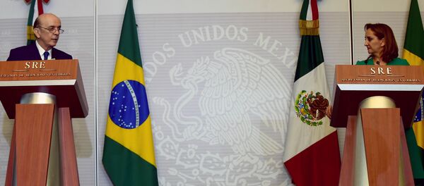 Ministro de Relaciones Exteriores de Brasil, José Serra, y canciller de México, Claudia Ruiz - Sputnik Mundo