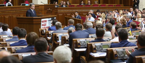 Diputados ucranianos durante una sesión del Parlamento - Sputnik Mundo