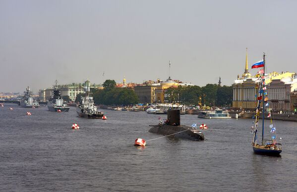 Buques militares arriban a San Petersburgo para desfilar el día de la Armada de Rusia - Sputnik Mundo