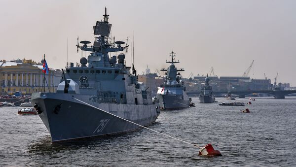 Buques militares arriban a San Petersburgo para desfilar el día de la Armada de Rusia - Sputnik Mundo