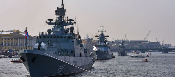 Buques militares arriban a San Petersburgo para desfilar el día de la Armada de Rusia - Sputnik Mundo