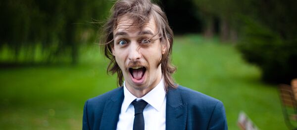 Un hombre sorprendido - Sputnik Mundo