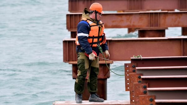 La construcción del puente de Kerch en Crimea - Sputnik Mundo