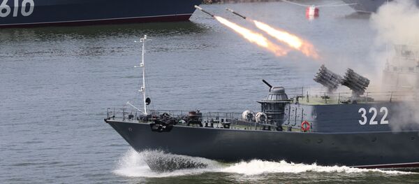 Ensayo general del desfile con motivo del Día de la Armada de Rusia Ensayo general del desfile con motivo del Día de la Armada de Rusia - Sputnik Mundo