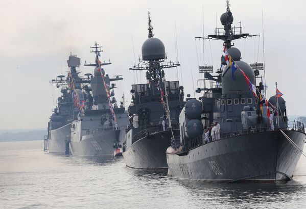 Ensayo general del desfile con motivo del Día de la Armada de Rusia - Sputnik Mundo