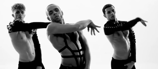 Cuadro del vídeo del grupo Kazaky - Sputnik Mundo